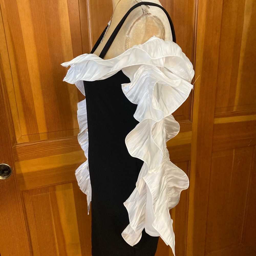 Women’s Ruffled Bodycon Dress - Picture 8 of 16